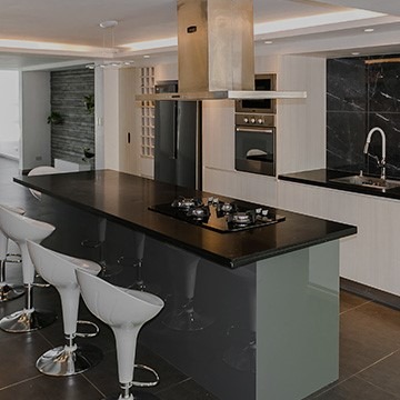 alt="custom modular cabinet installed in the home kitchen"